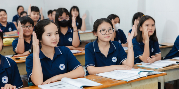 LẤY HỌC VIÊN LÀM TRUNG TÂM